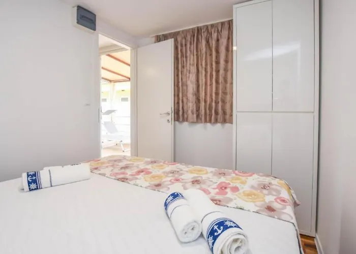 Casa de Férias Mobile Homes Bella Biograd Na Moru