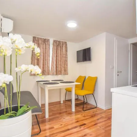 Vakantiehuis Mobile Homes Bella Biograd Na Moru