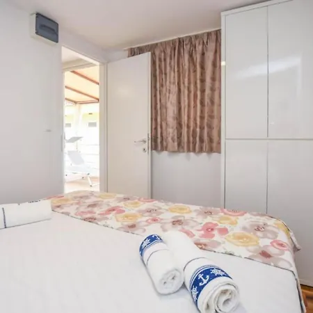 Vakantiehuis Mobile Homes Bella Biograd Na Moru